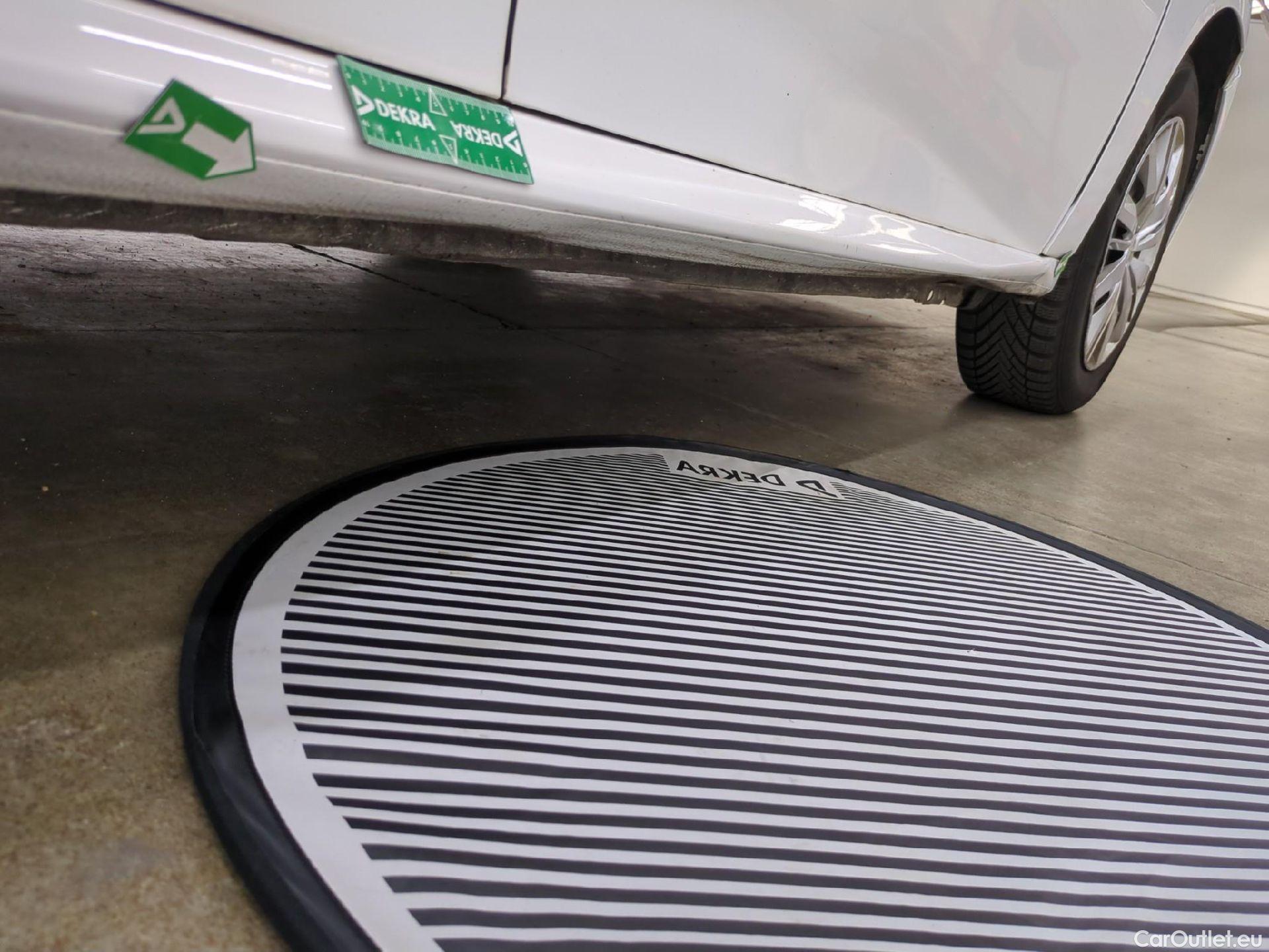  Peugeot  208  Premium 1.5 HDi 100CV BVM6 E6d #46