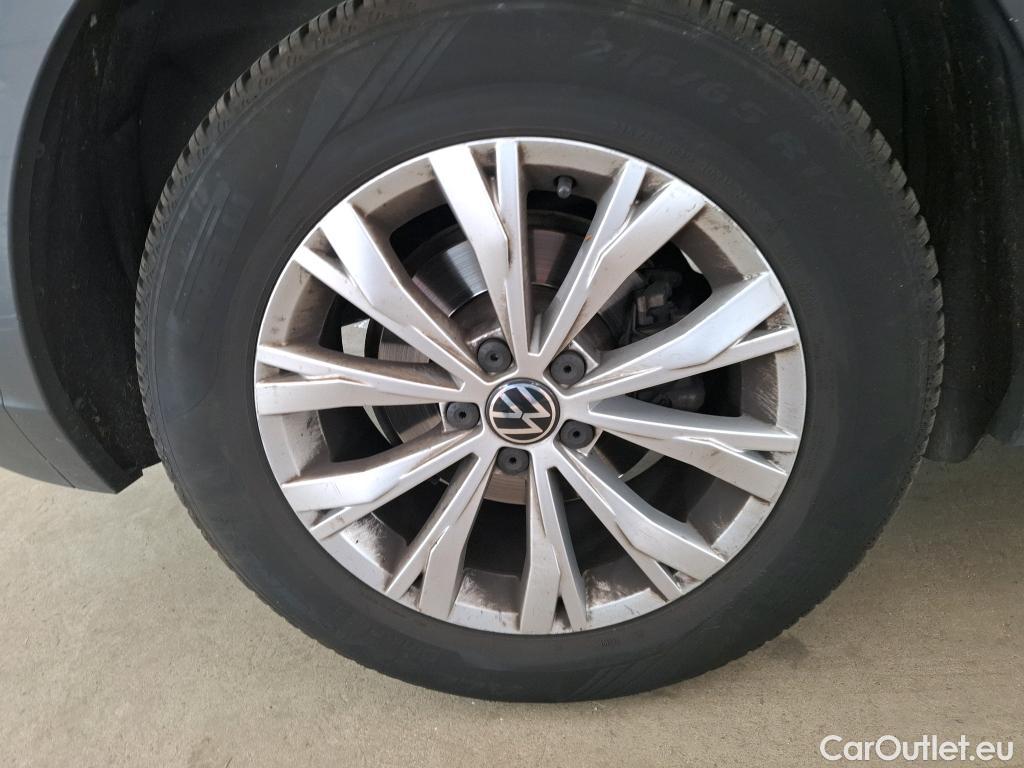  Volkswagen  Tiguan VOLKSWAGEN  / 2020 / 5P / SUV 2.0 TDI 150 DSG7 Life Business #37