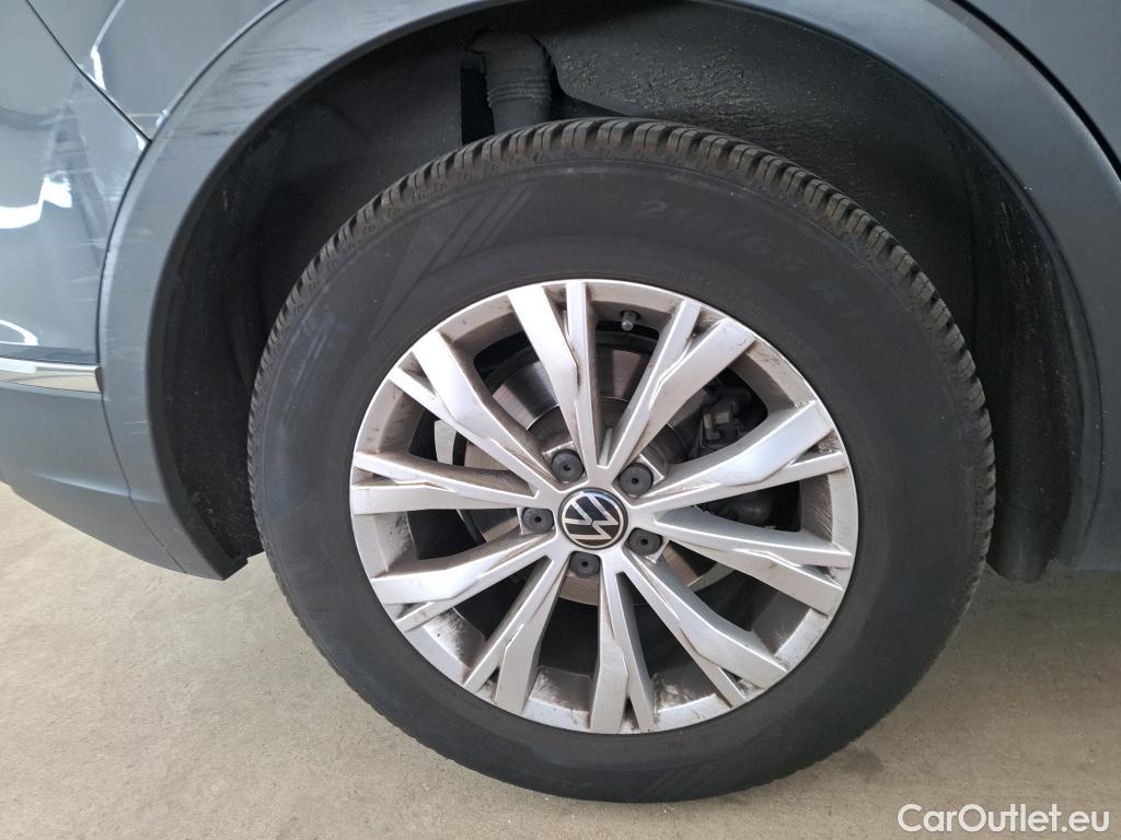  Volkswagen  Tiguan VOLKSWAGEN  / 2020 / 5P / SUV 2.0 TDI 150 DSG7 Life Business #36