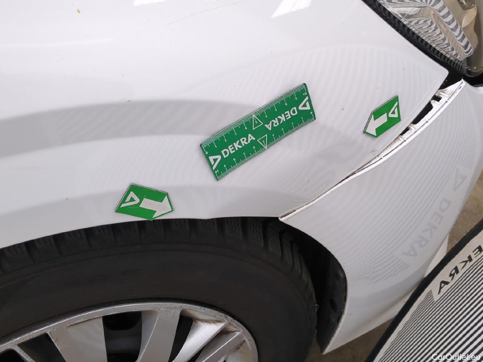  Peugeot  208  Premium 1.5 HDi 100CV BVM6 E6d #51