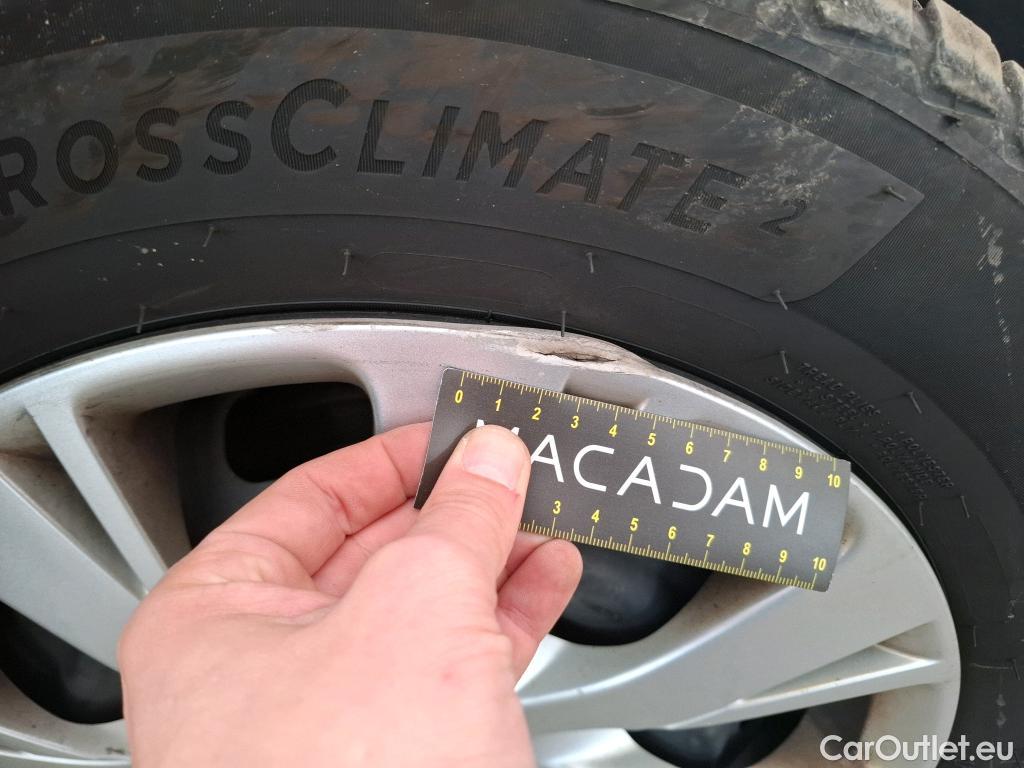  Peugeot  208 PEUGEOT  Affaire / 2015 / 5P / Berline &BlueHDi 100 €6.c S&S PREMIUM PACK #31