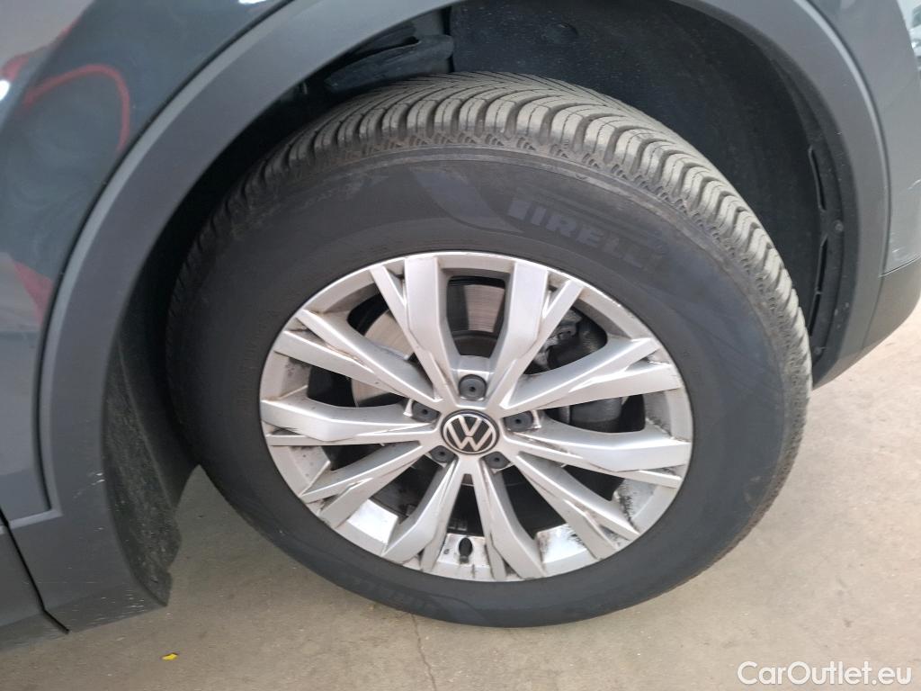  Volkswagen  Tiguan VOLKSWAGEN  / 2020 / 5P / SUV 2.0 TDI 150 DSG7 Life Business #42