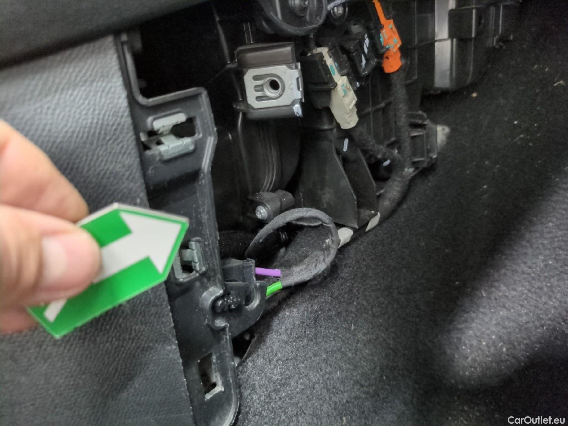  Peugeot  208  Premium 1.5 HDi 100CV BVM6 E6d #9