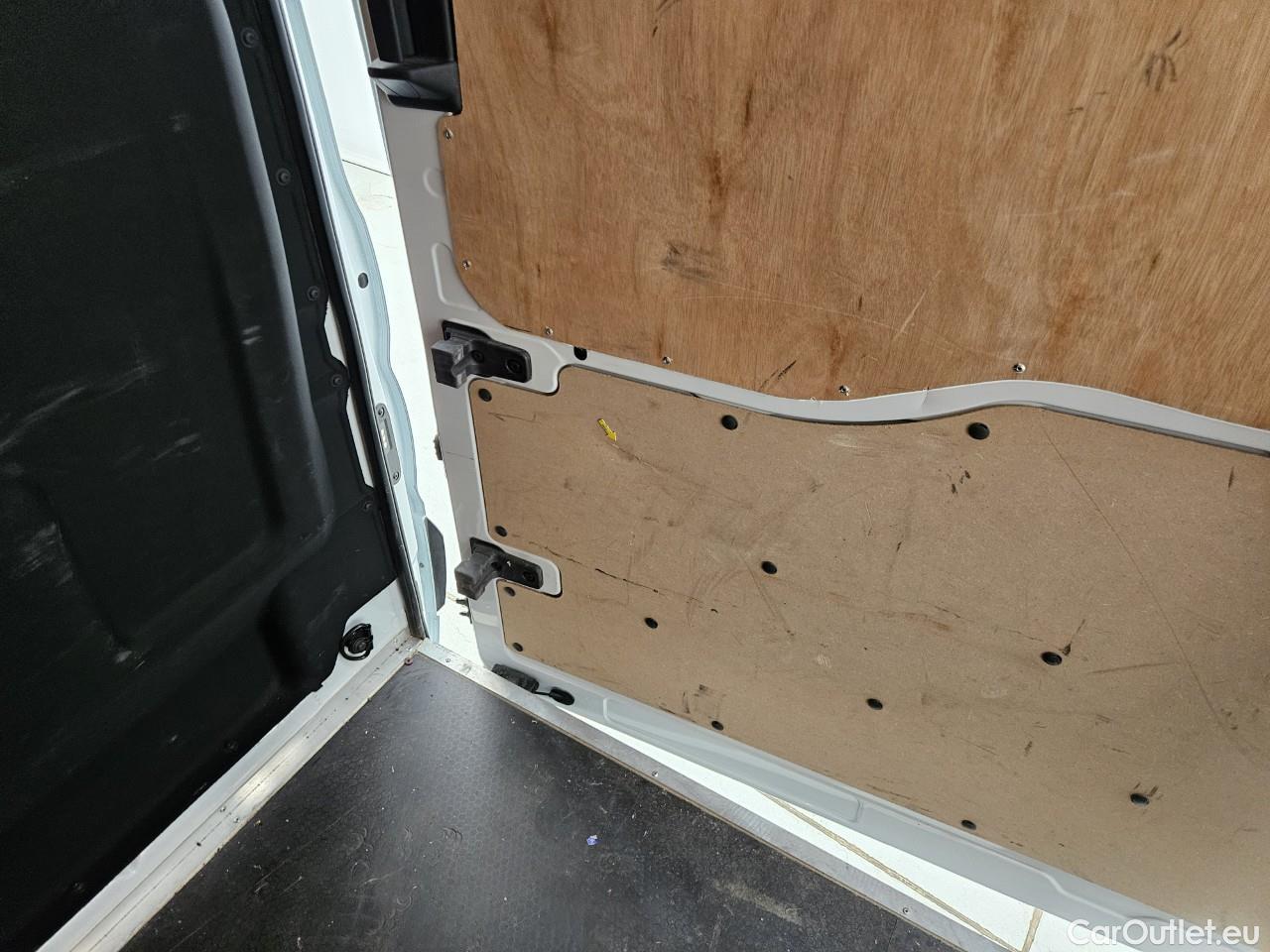  Ford  Transit 2.0L EcoBlue 130PS 350 L3H2 Trend #38