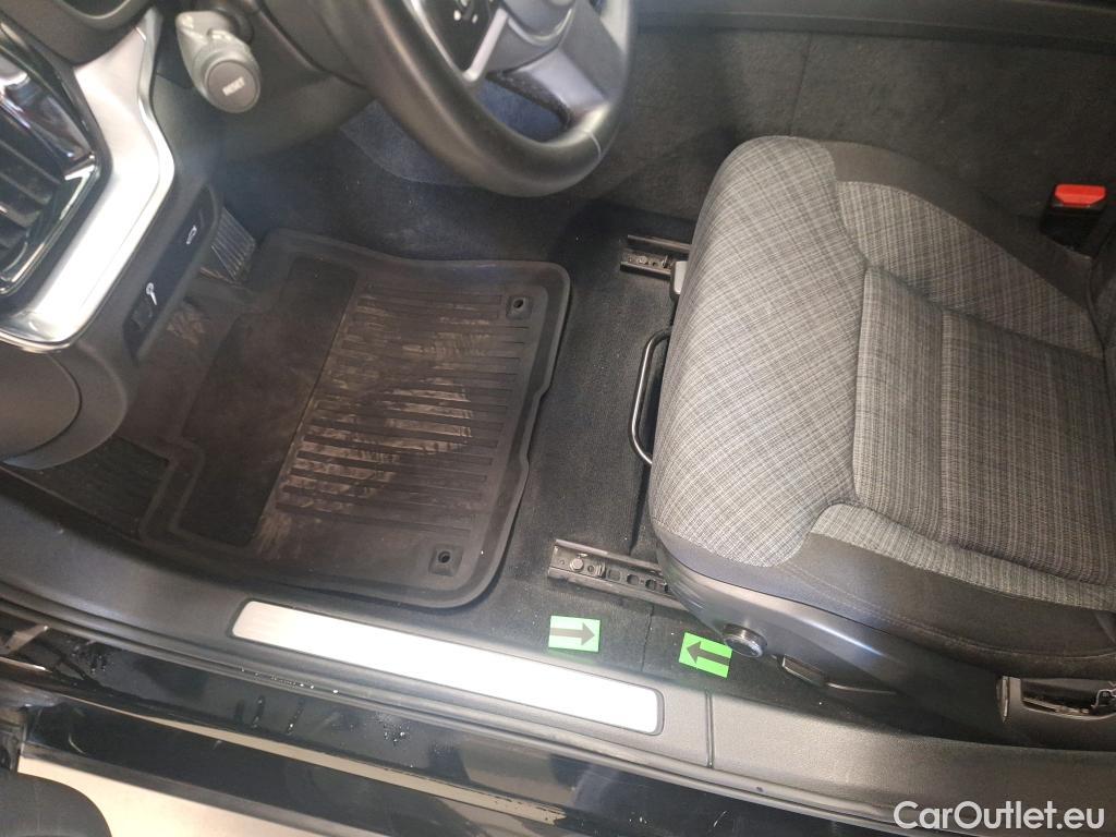  Volvo  V60 2.0 B4 D 197CP Momentum Pro AT8 #1