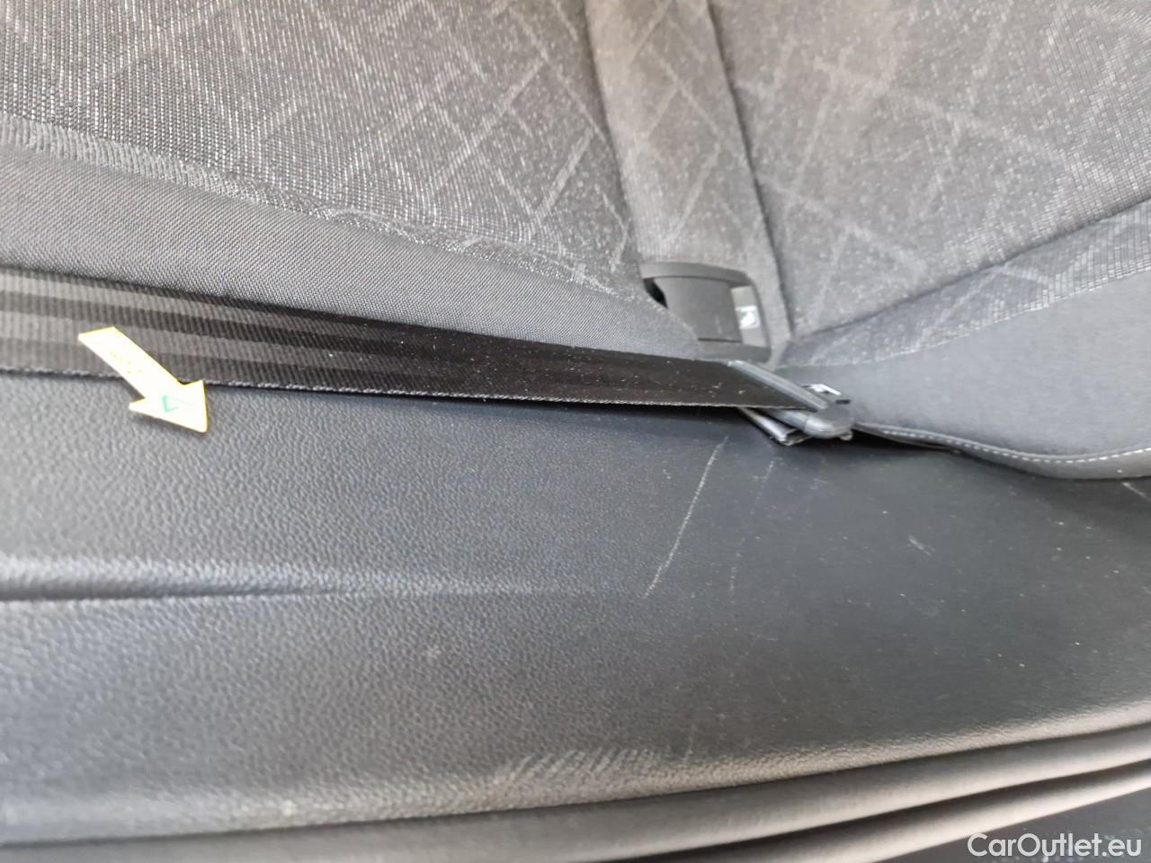  Volkswagen  Golf  2.0 TDI 116HP DSG Life Variant #33