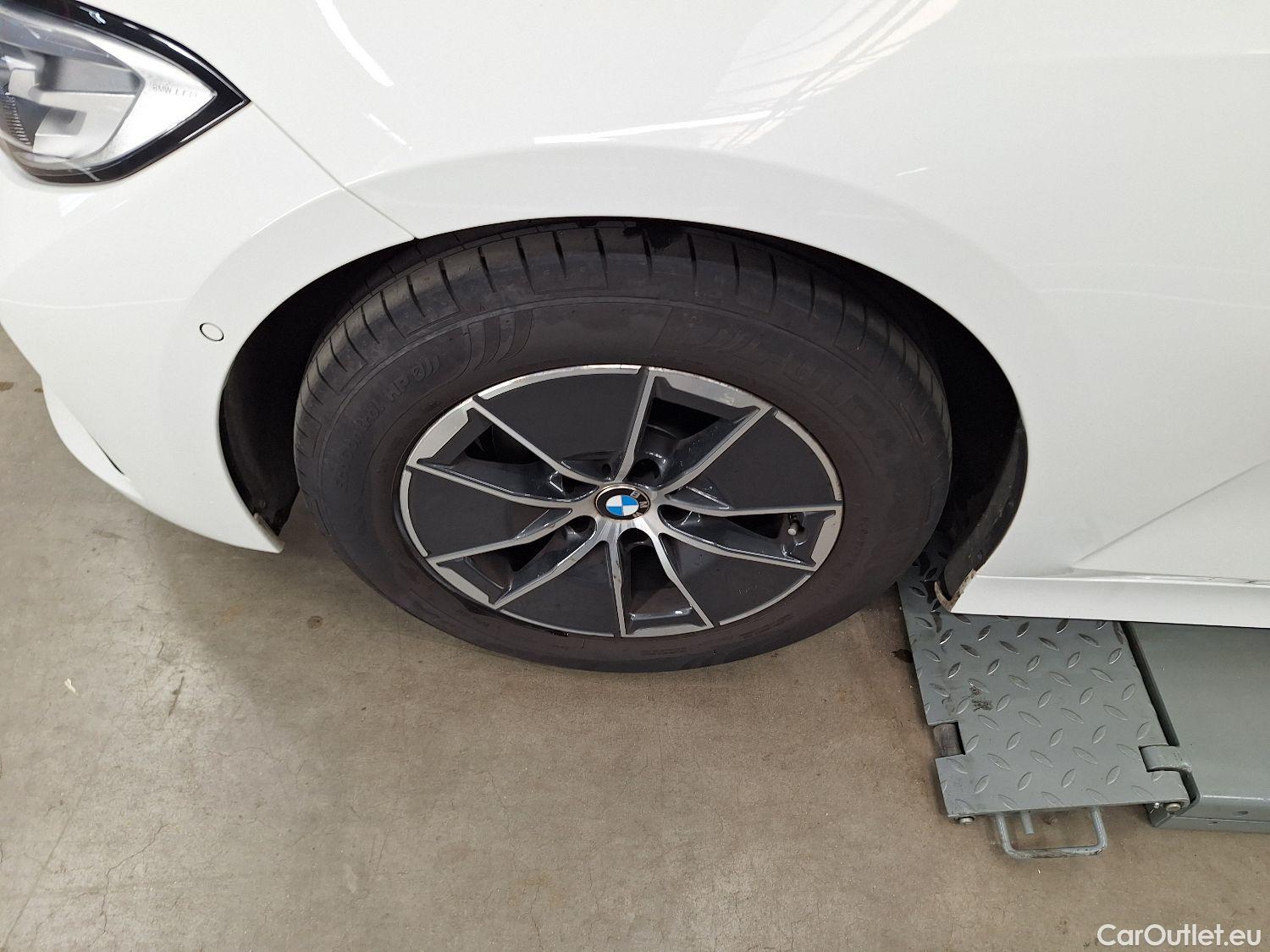  Bmw  Serie 3 BMW, 3-serie '18, BMW 3 Reeks Berline 318d (110 kW) 4d #18