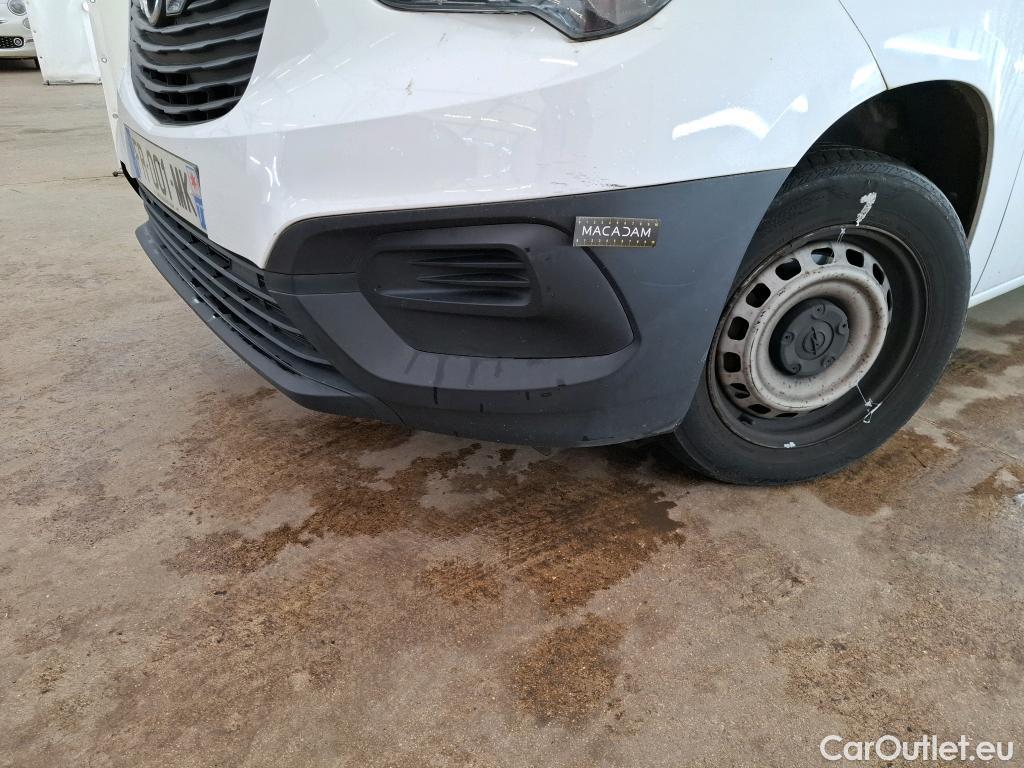  Opel  Combo OPEL  / 2018 / 4P / Fourgonnette 1.5 diesel 100chL1H1/stand CARGO PACK C #40