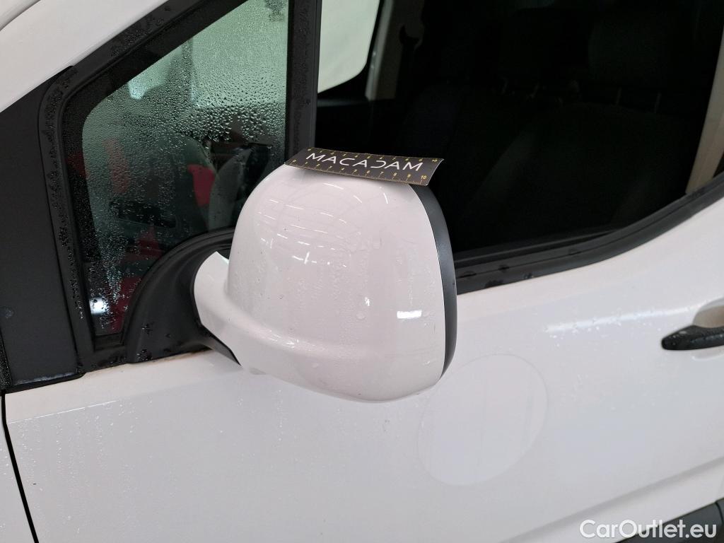  Opel  Combo OPEL  / 2018 / 4P / Fourgonnette 1.5 diesel 100chL1H1/stand CARGO PACK C #32