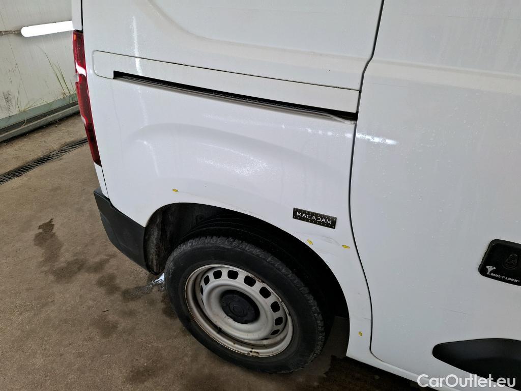  Opel  Combo OPEL  / 2018 / 4P / Fourgonnette 1.5 diesel 100chL1H1/stand CARGO PACK C #42