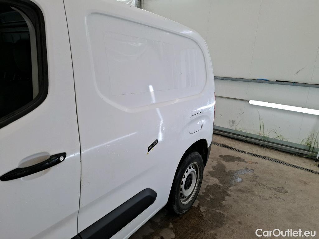  Opel  Combo OPEL  / 2018 / 4P / Fourgonnette 1.5 diesel 100chL1H1/stand CARGO PACK C #1