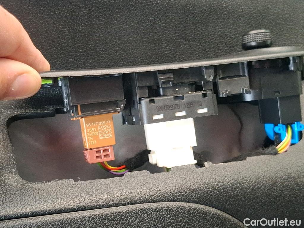  Peugeot  Partner PEUGEOT  VU 4p Fourgonnette BLUEHDI 100 S&S 950KG LONG GRIP #25