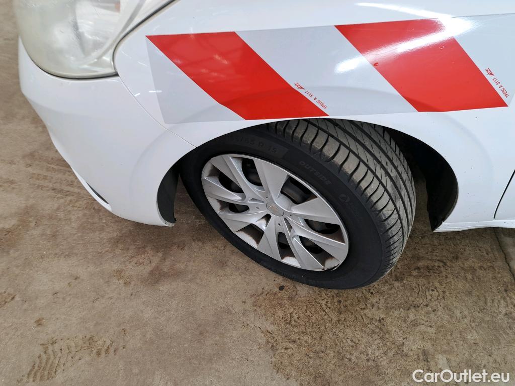  Peugeot  208  Affaire Premium 1.6 HDi 75CV BVM5 E6 #9