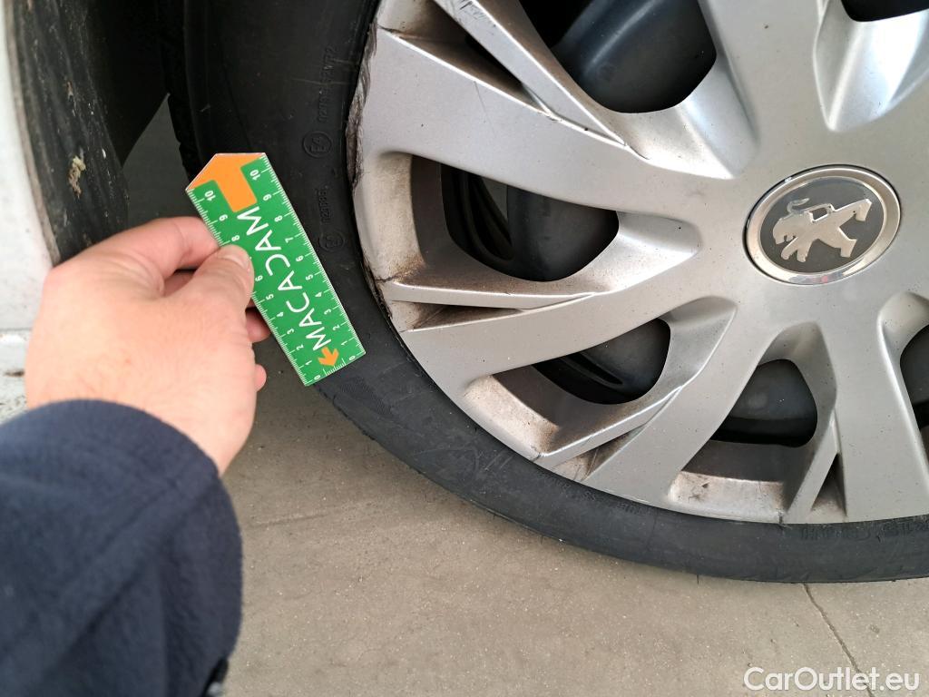  Peugeot  208  Affaire Premium Pack 1.5 HDi 100CV BVM5 E6dT #19