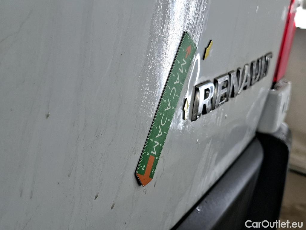  Renault  Master  III Fourgon L2H2 3 5 Grand Confort dCi #11