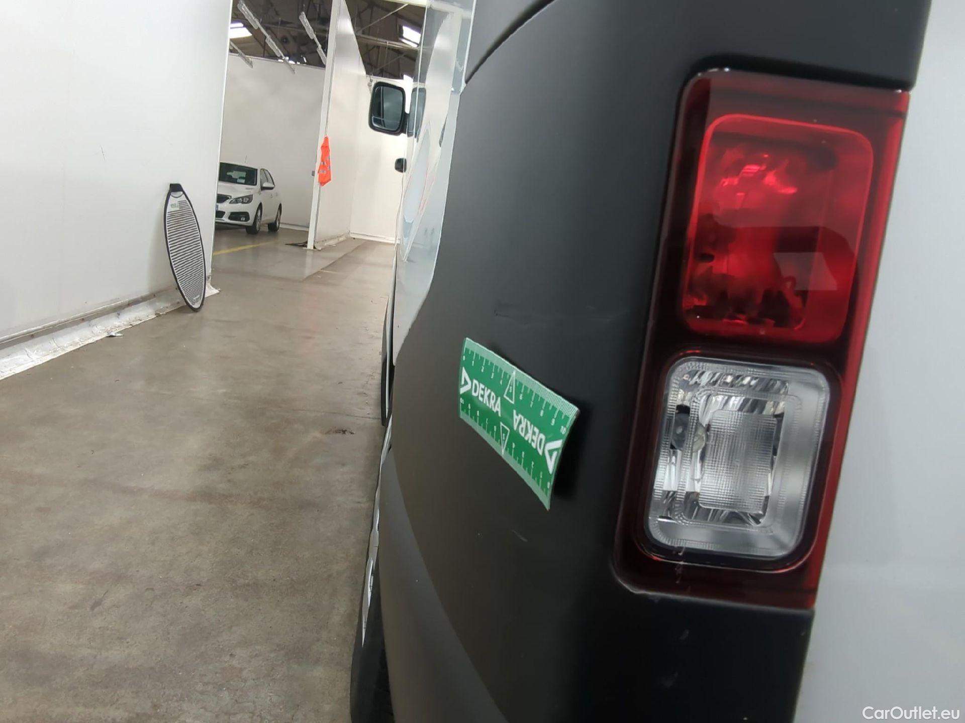  Renault  Trafic RENAULT  VU 4p Fourgon FG GCF L1H1 1000 dCi 95 E6 #36