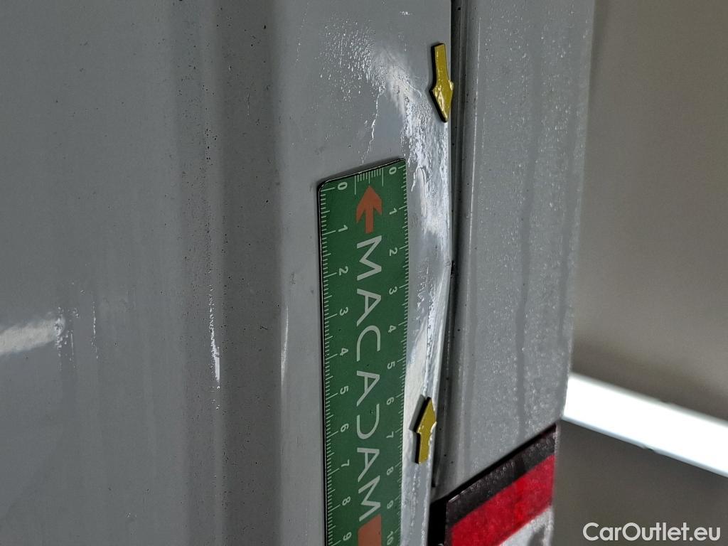  Renault  Master  III Fourgon L2H2 3 5 Grand Confort dCi #10