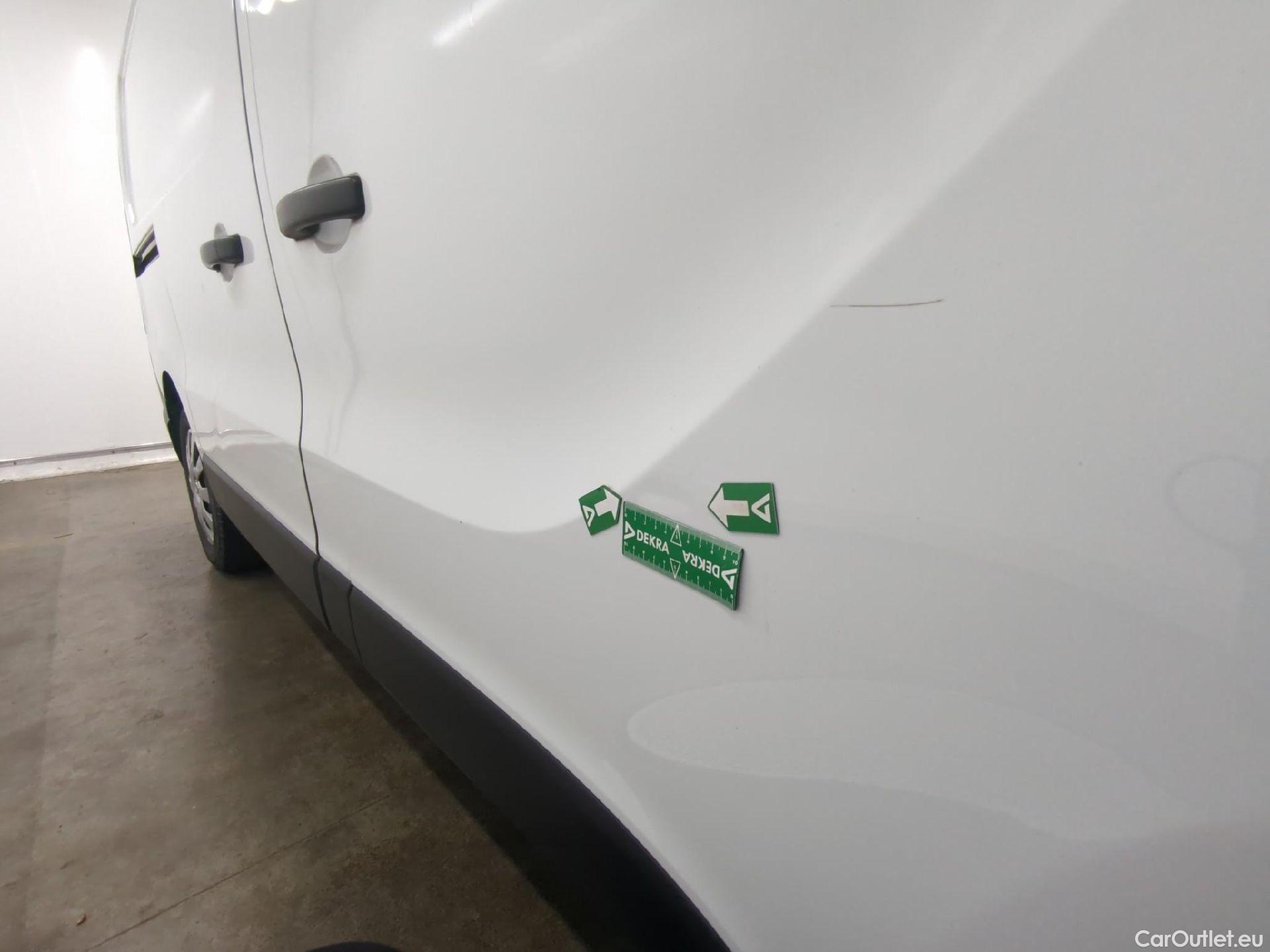  Renault  Trafic RENAULT  VU 4p Fourgon FG GCF L1H1 1000 dCi 95 E6 #18