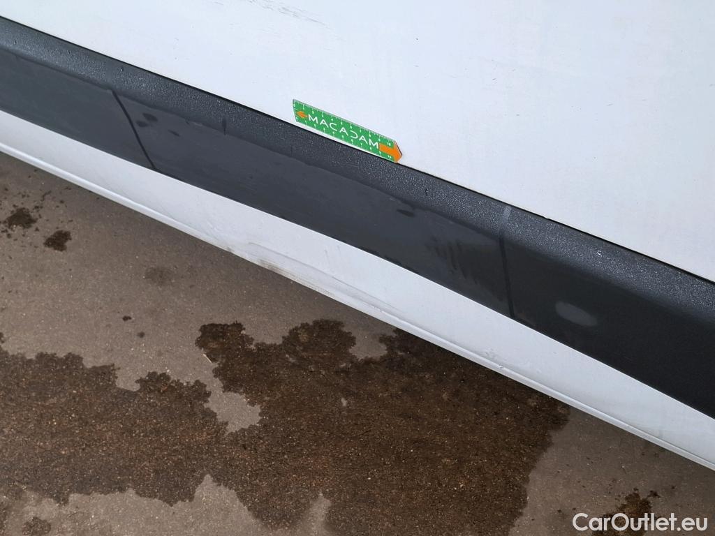  Renault  Master  III Fourgon L2H2 3 5 Grand Confort dCi #31