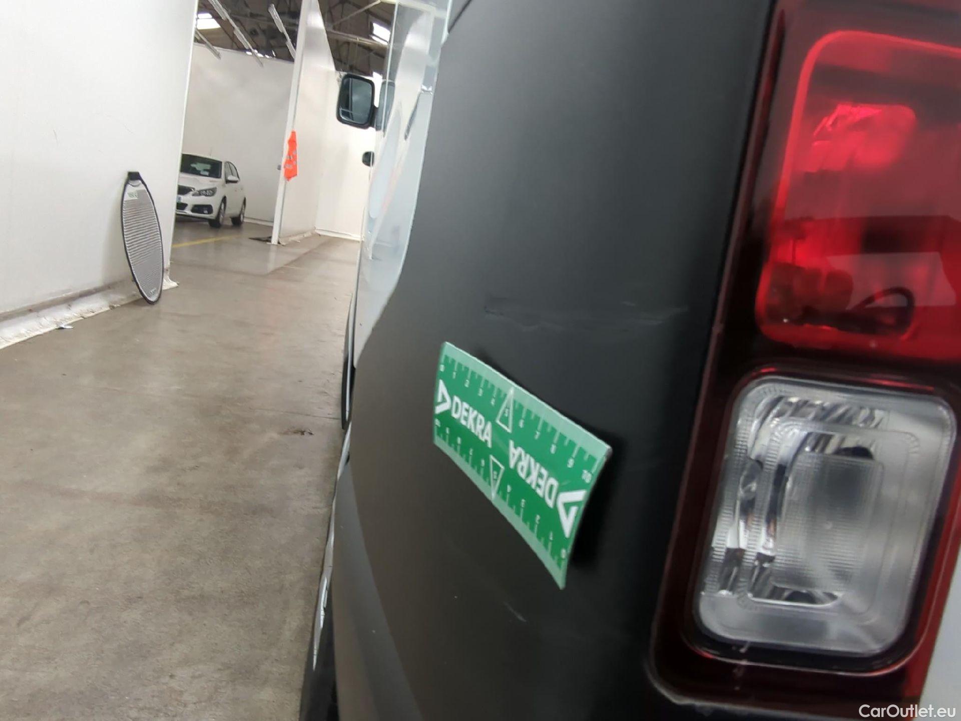  Renault  Trafic RENAULT  VU 4p Fourgon FG GCF L1H1 1000 dCi 95 E6 #37