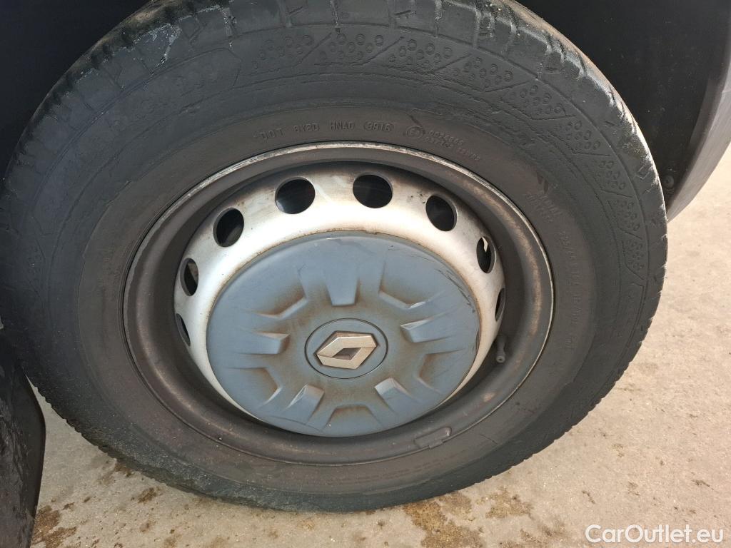  Renault  Master  III Fourgon L2H2 3 5 Grand Confort dCi #32