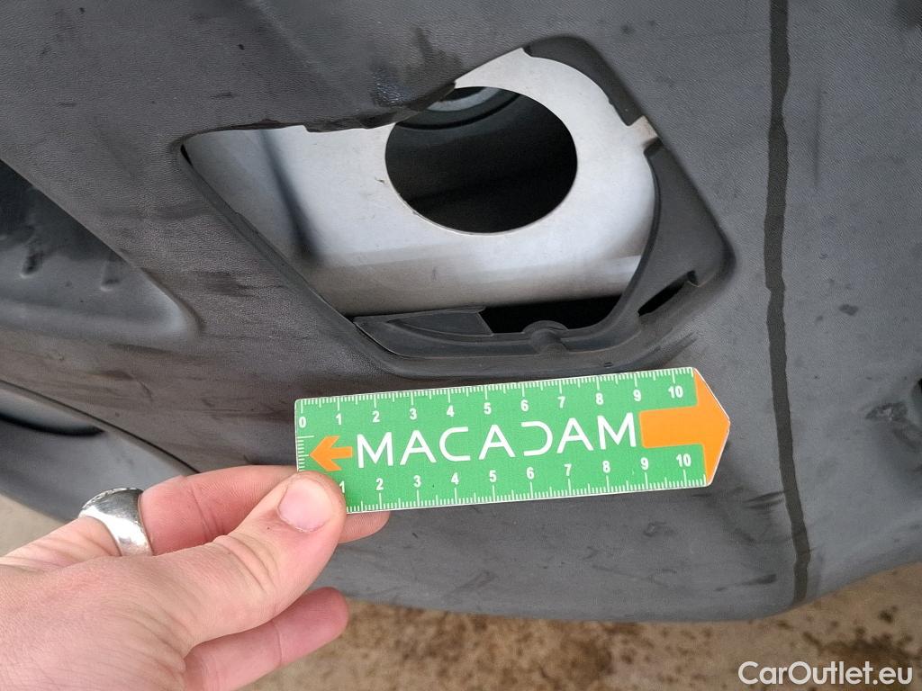  Renault  Master  III Fourgon L2H2 3 5 Grand Confort dCi #46