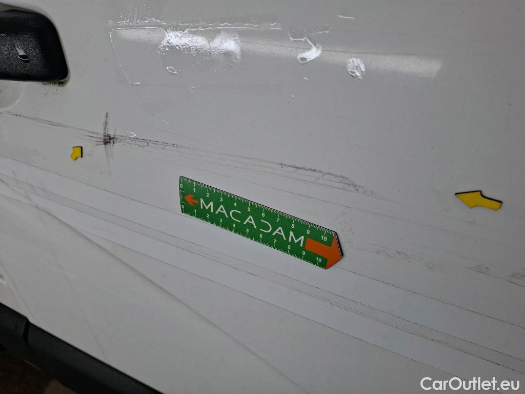  Renault  Master  III Fourgon L2H2 3 5 Grand Confort dCi #26