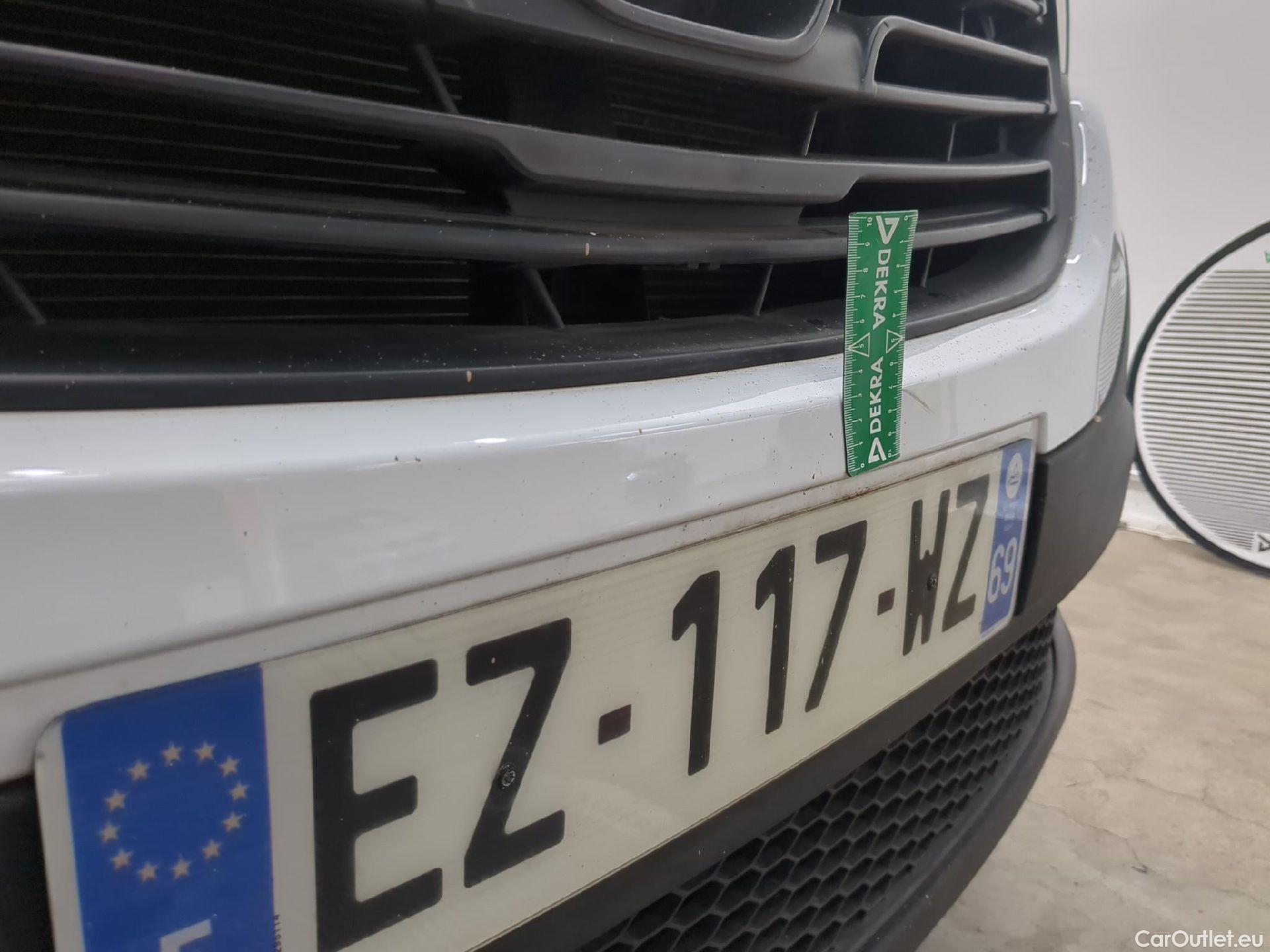  Renault  Trafic RENAULT  VU 4p Fourgon FG GCF L1H1 1000 dCi 95 E6 #27