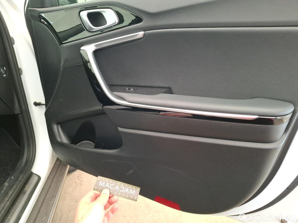  KIA  XCeed KIA  / 2019 / 5P / Crossover 1.6 GDI ISG PHEV BCKWHT EDITION DCT6(SP) / VO RECONDITIONNE - PHOTOS AVANT RECONDITIONNEMENT #15