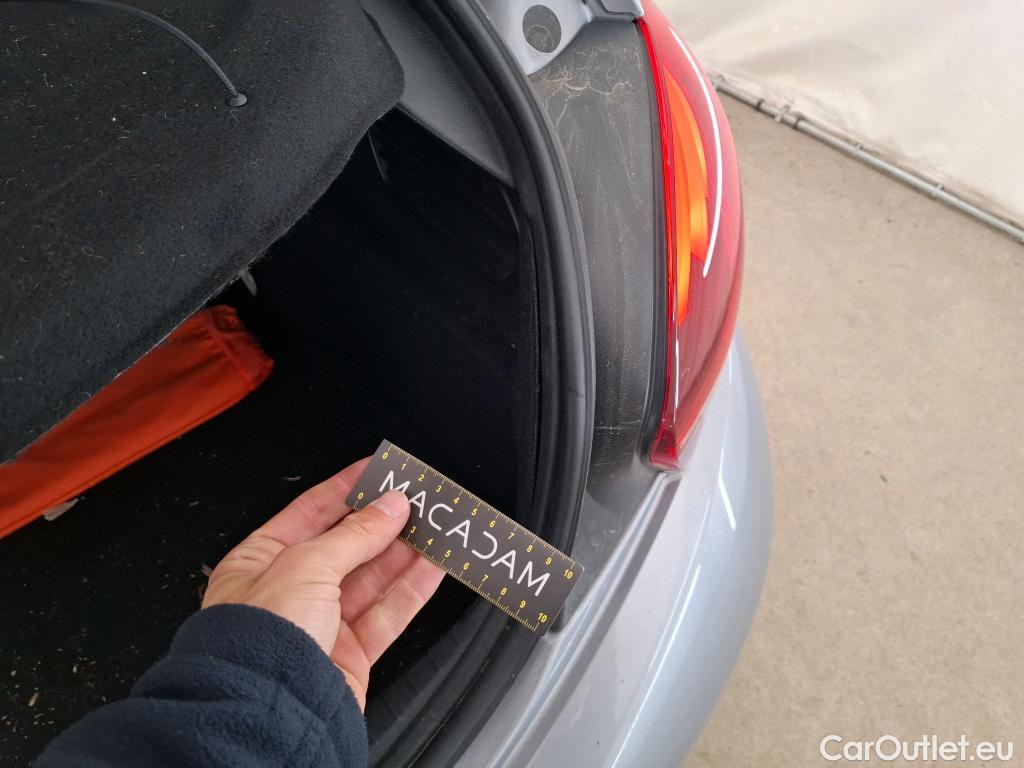  Peugeot  208  Signature 1.2 PureTech 80CV BVM5 E6dT #37