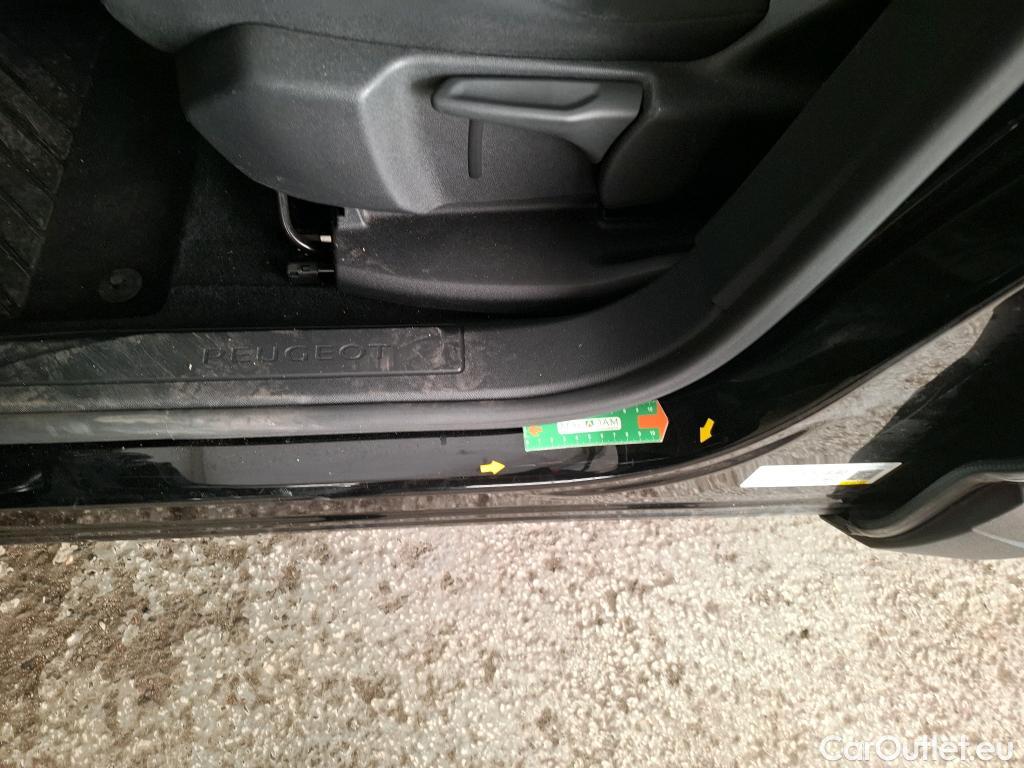  Peugeot  3008  Active Pack 1.5 HDi 130CV BVA8 E6d #15