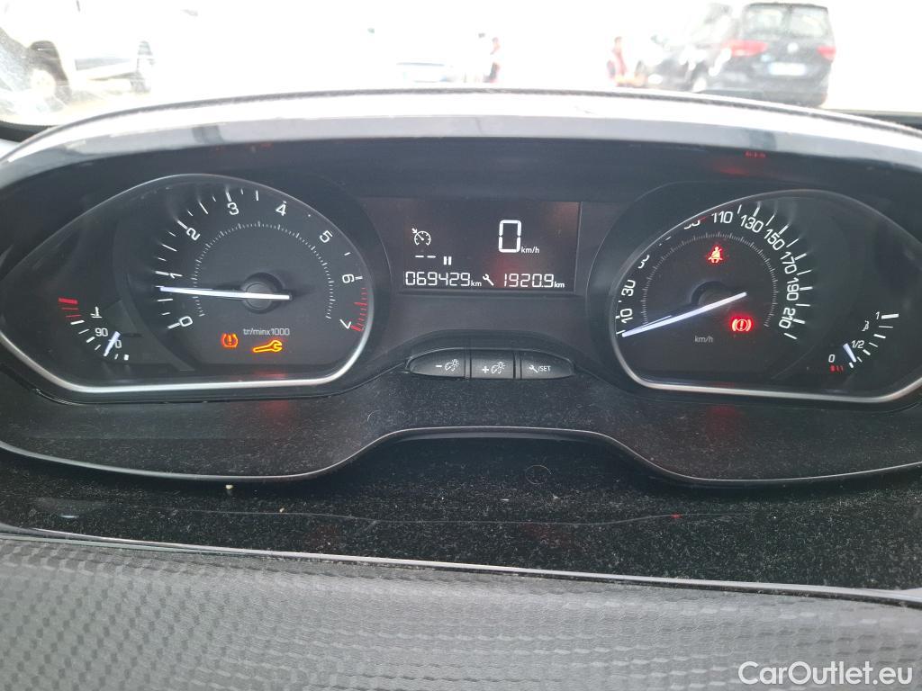  Peugeot  208  Signature 1.2 PureTech 80CV BVM5 E6dT #39