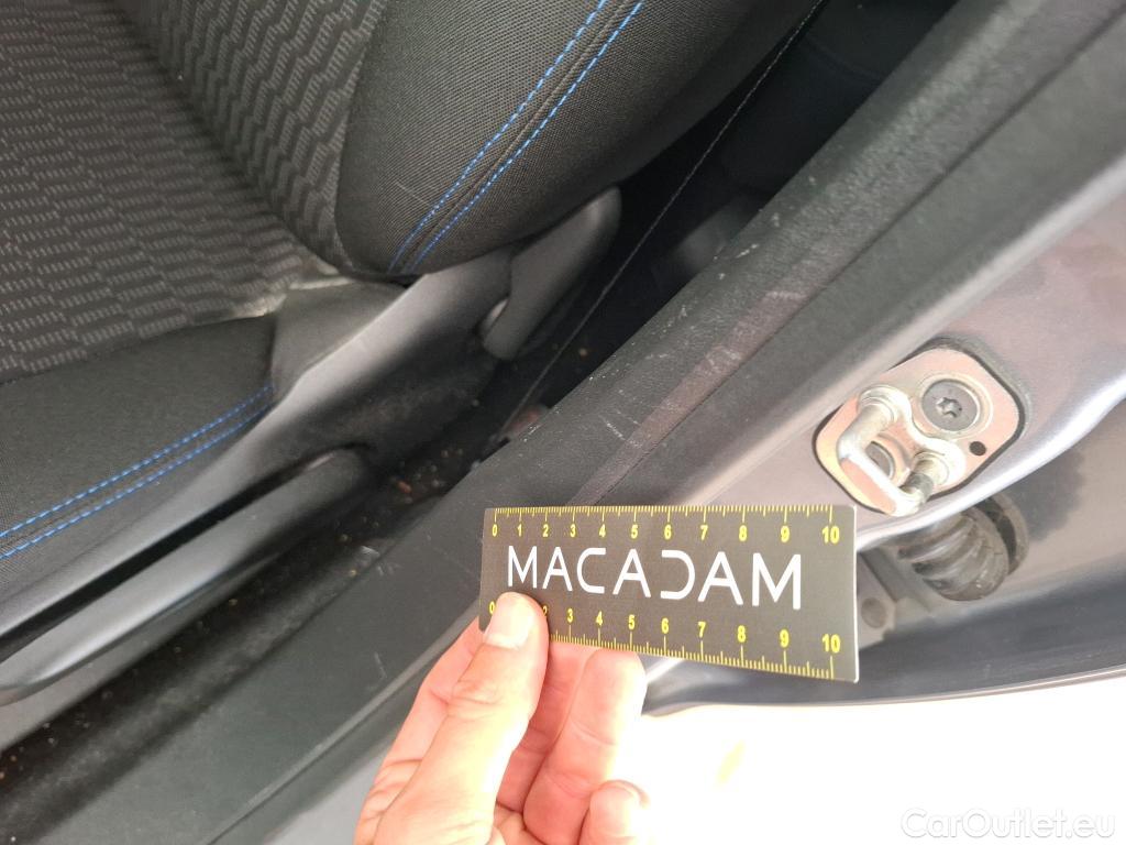  Peugeot  208  Signature 1.2 PureTech 80CV BVM5 E6dT #17