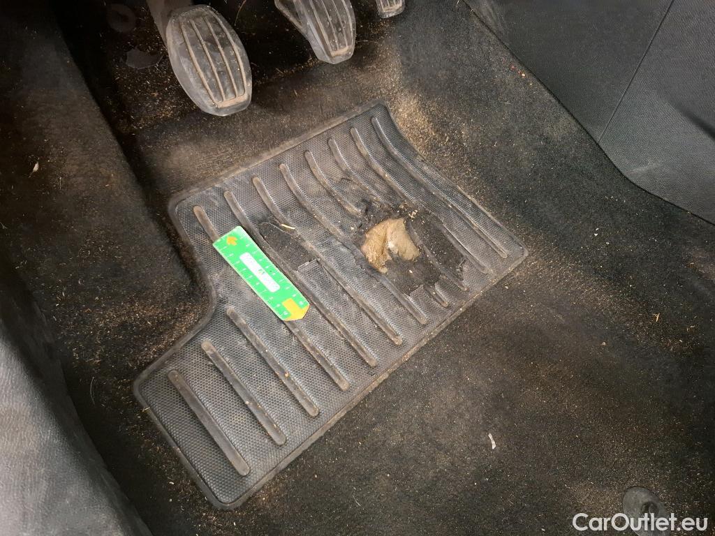  Peugeot  208  Allure Business 1.2 PureTech 100CV BVM6 E6d #1