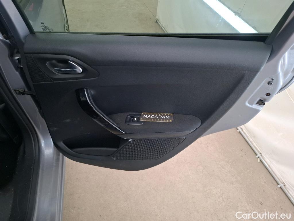  Peugeot  208  Signature 1.2 PureTech 80CV BVM5 E6dT #47