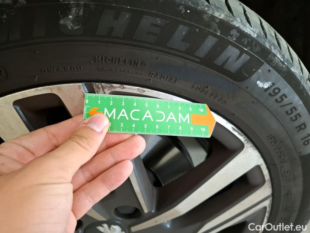  Peugeot  208  Allure Pack 1.2 PureTech 100CV BVA8 E6d #6