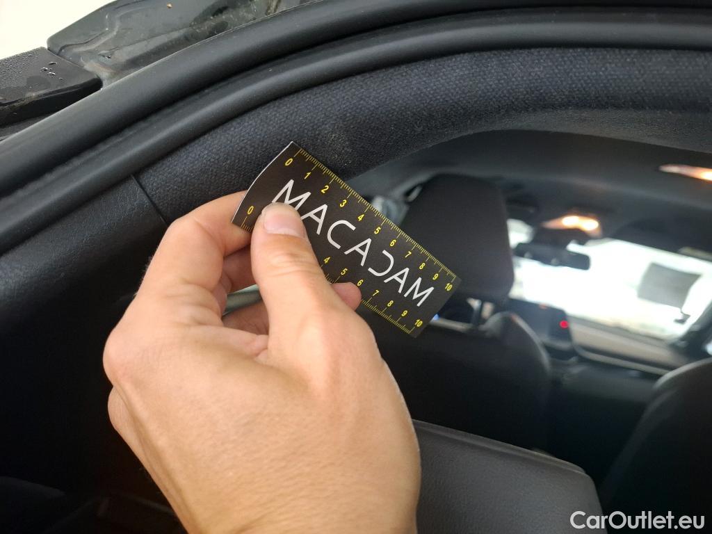  Toyota  C-HR TOYOTA  / 2016 / 5P / SUV 1.8 HYBRIDE 122 DISTINCTIVE #46