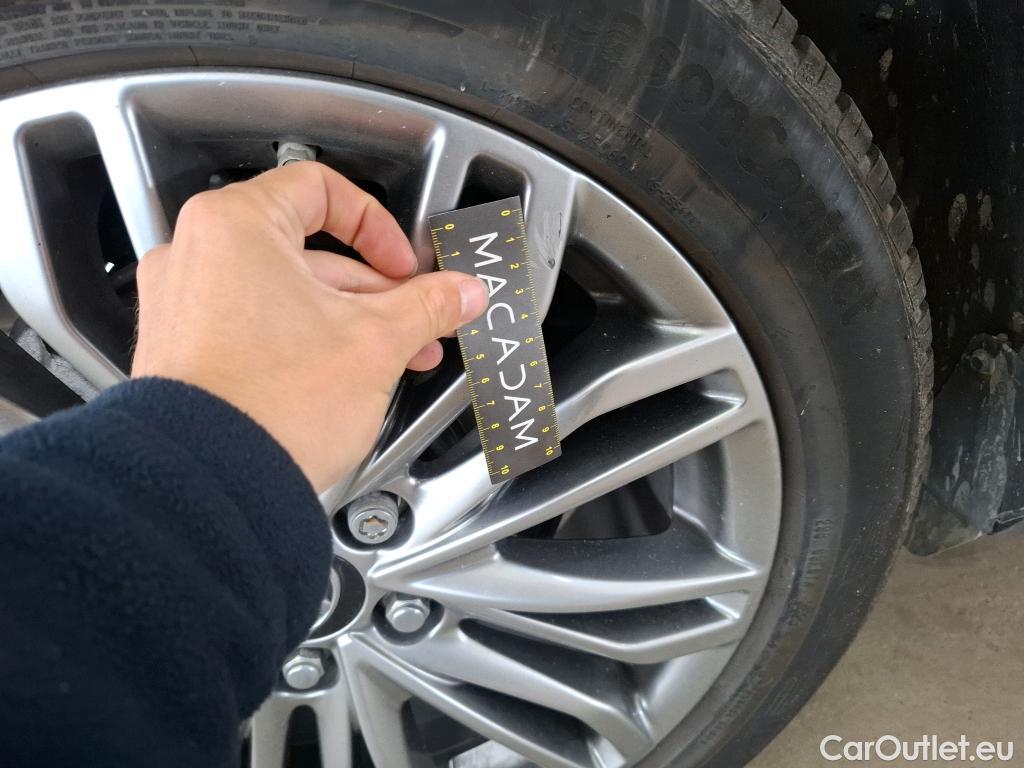  Toyota  C-HR TOYOTA  / 2016 / 5P / SUV 1.8 HYBRIDE 122 DISTINCTIVE #62