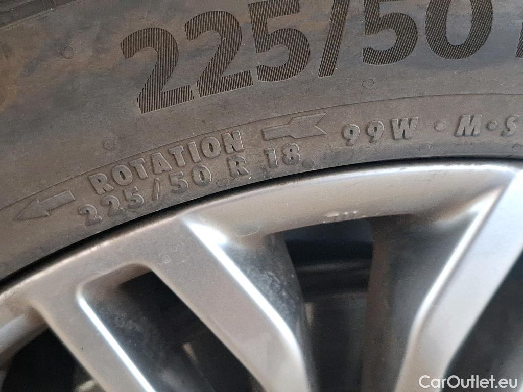  Toyota  C-HR TOYOTA  / 2016 / 5P / SUV 1.8 HYBRIDE 122 DISTINCTIVE #4