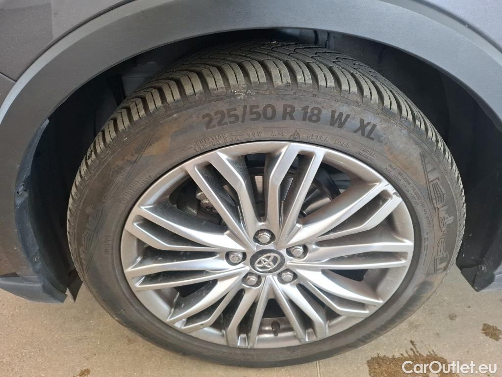  Toyota  C-HR TOYOTA  / 2016 / 5P / SUV 1.8 HYBRIDE 122 DISTINCTIVE #2