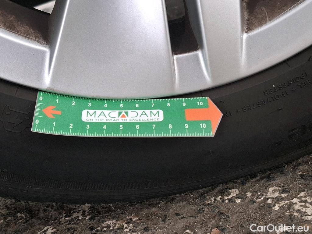  Volkswagen  Golf  VOLKSWAGEN / 2020 / 5P / Berline 2.0 TDI SCR 150 DSG7 Life Busi #8