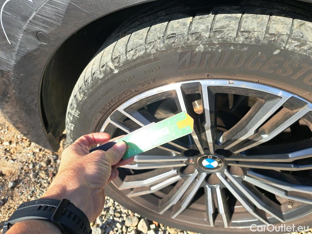  Bmw  Serie 3 BMW  / 2018 / 4P / sedán 320i Auto. #4