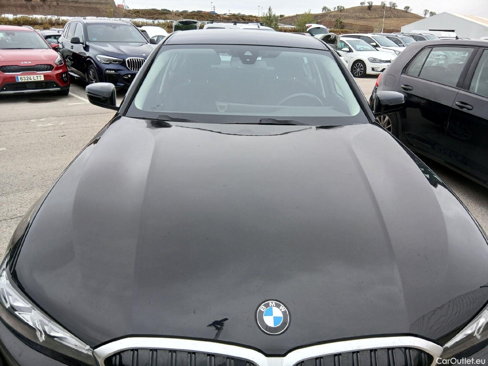 Bmw  Serie 3 BMW  / 2018 / 4P / sedán 318d Auto. #3