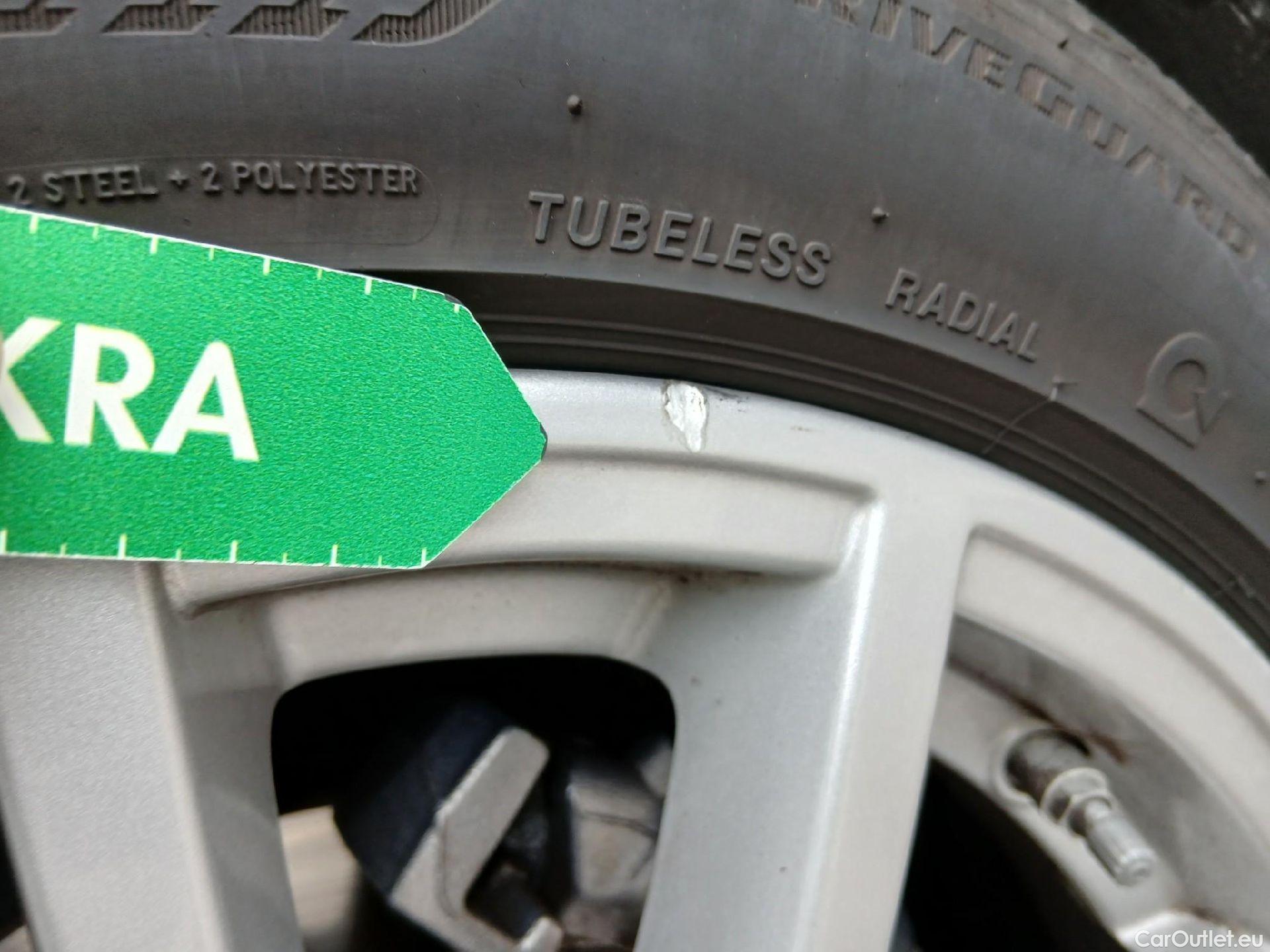  Bmw  Serie 3 BMW  / 2018 / 4P / sedán 318d Auto. #16