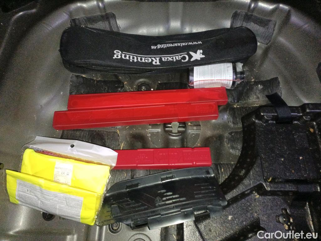  Audi  A3 AUDI  / 2020 / 5P / berlina con portón Sportback Advanced 35 TFSI 110kW S tron #13