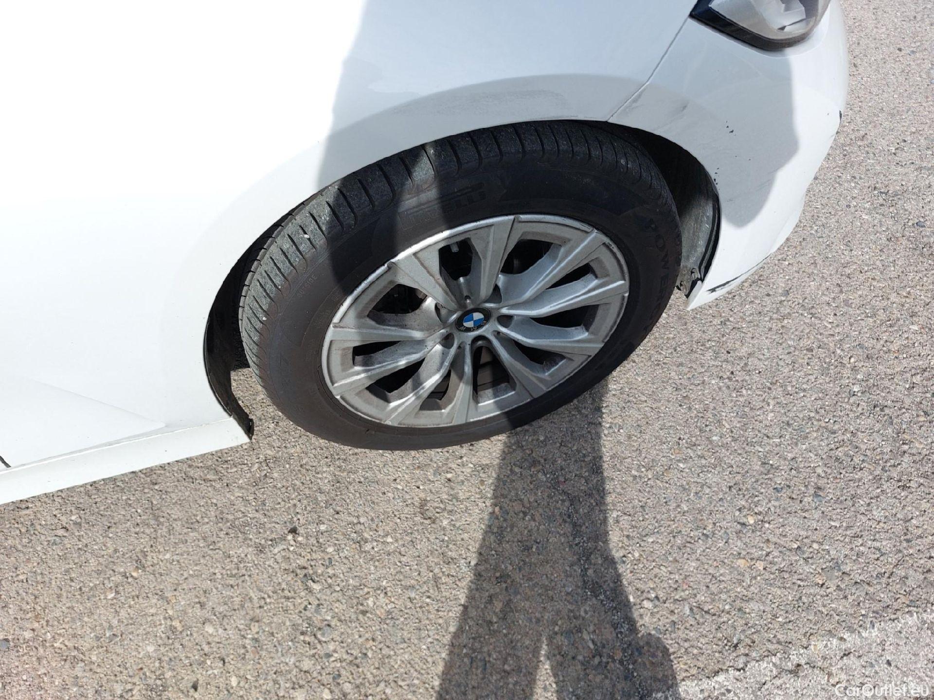  Bmw  Serie 3 BMW  / 2015 / 5P / familiar 318d Touring #16