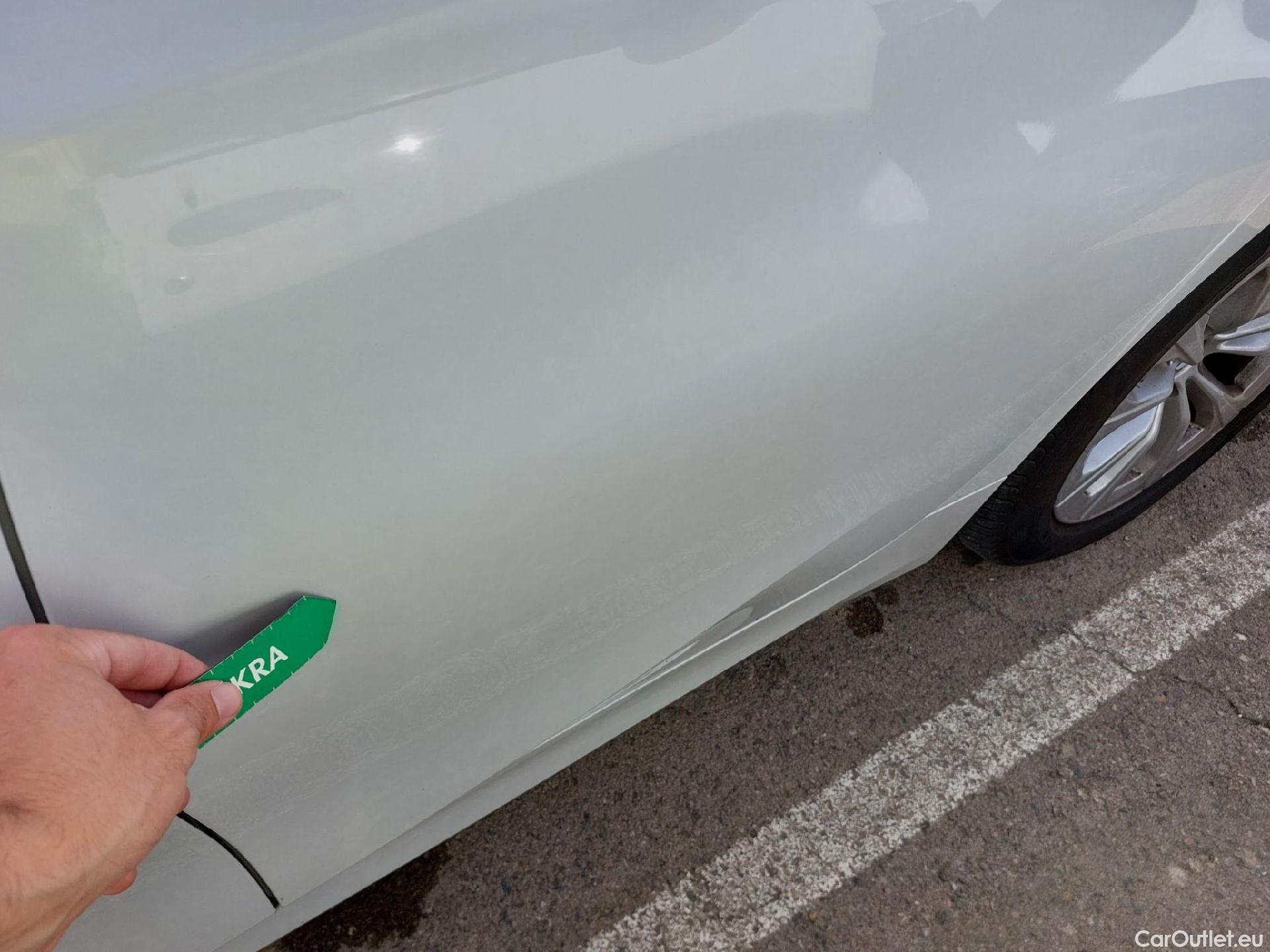  Bmw  Serie 3 BMW  / 2015 / 5P / familiar 318d Touring #8