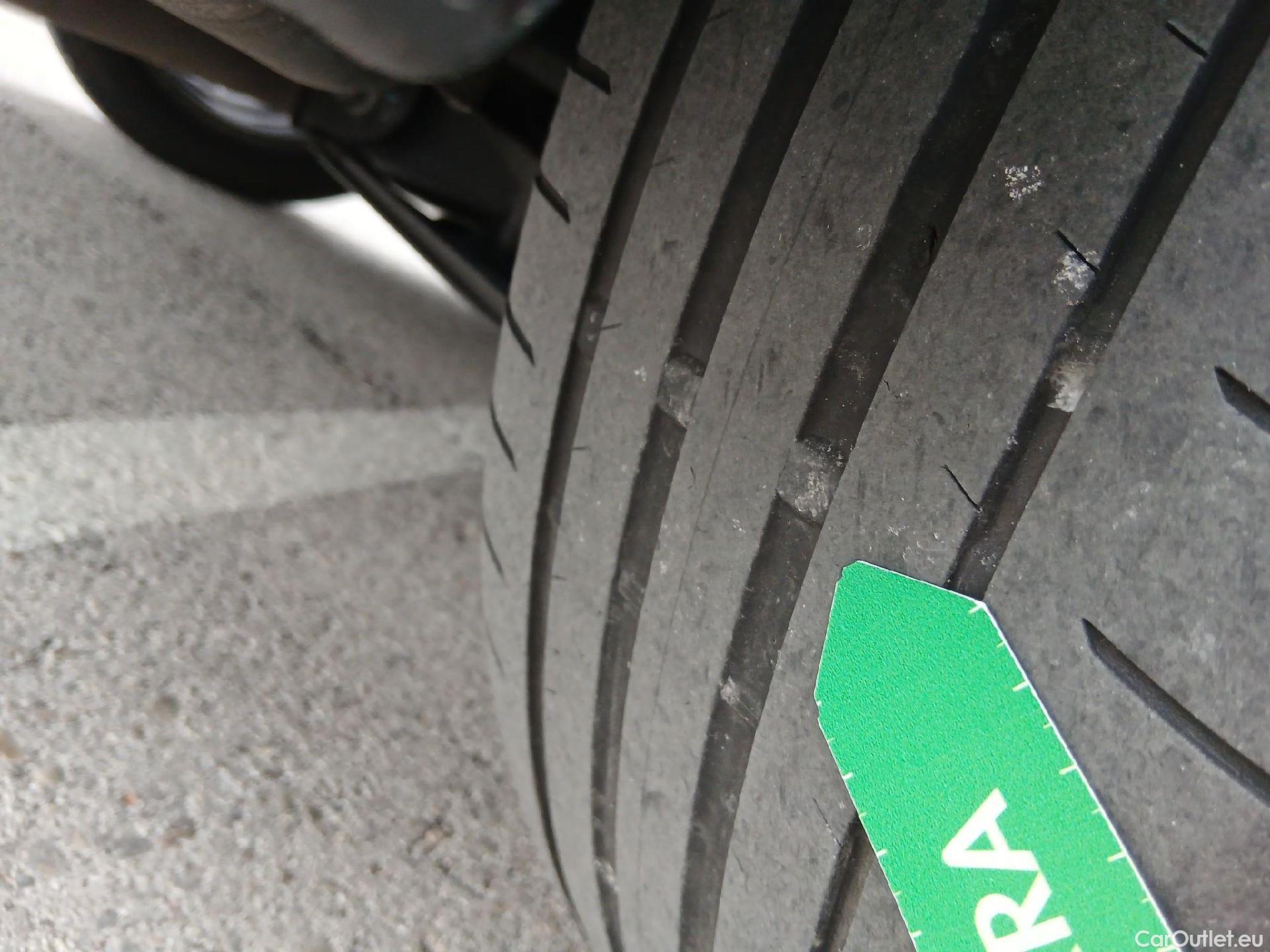  Bmw  Serie 3 BMW  / 2018 / 4P / sedán 318d Auto. #8