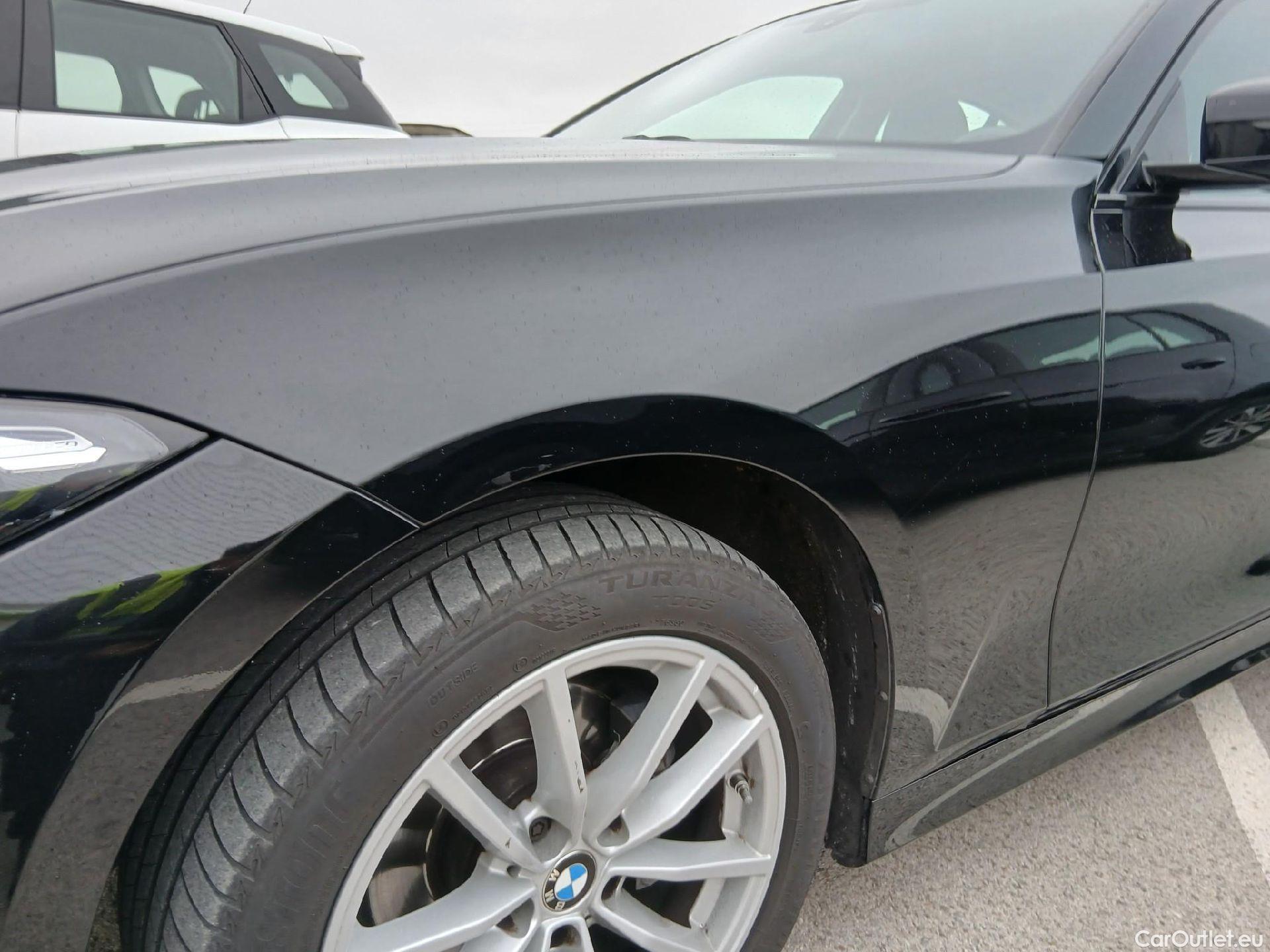  Bmw  Serie 3 BMW  / 2018 / 4P / sedán 318d Auto. #17