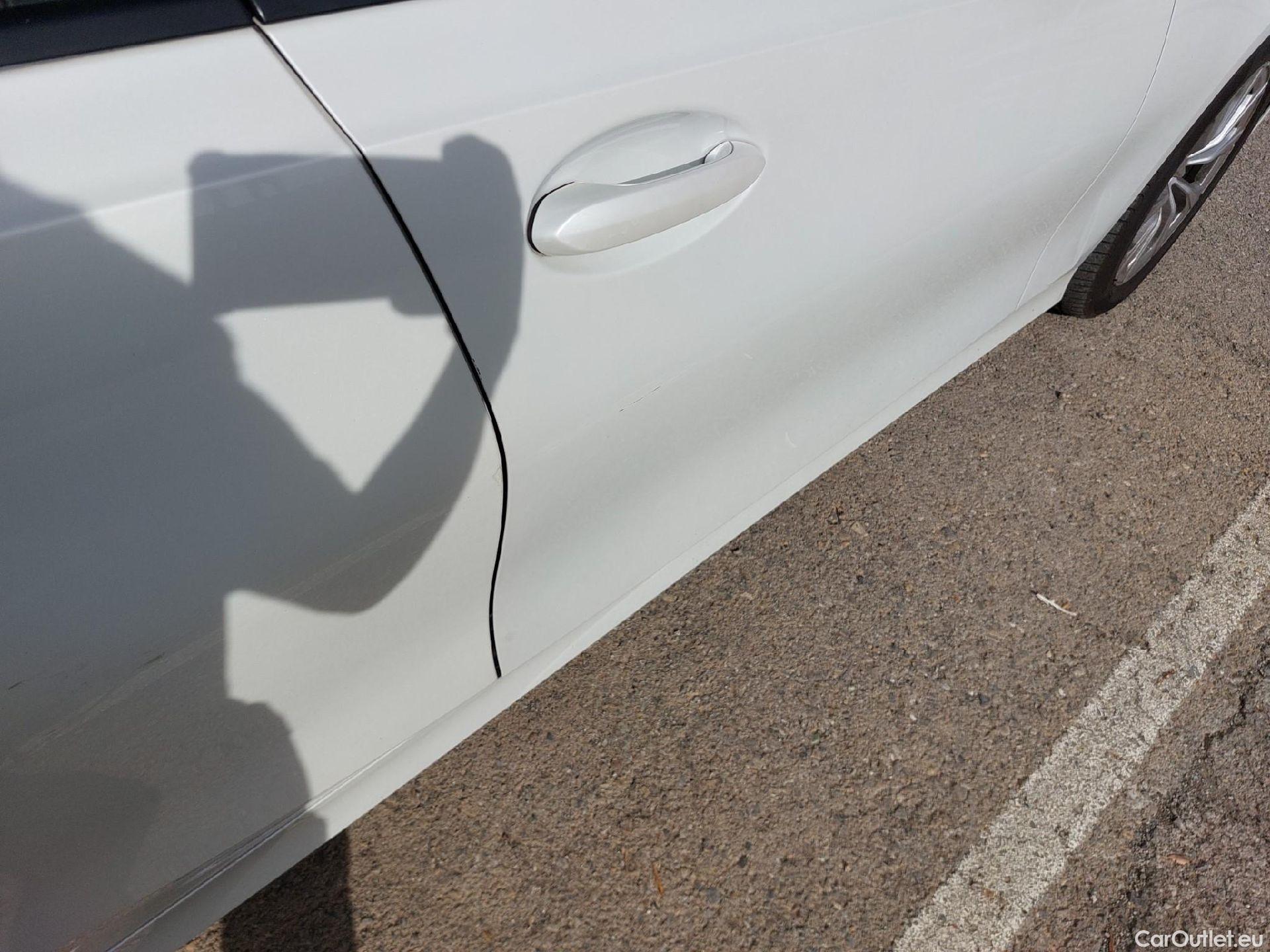  Bmw  Serie 3 BMW  / 2015 / 5P / familiar 318d Touring #14